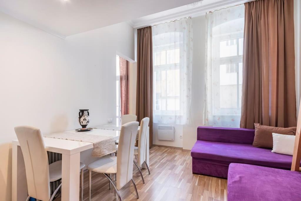 Apartment On Masaryka 39 การ์โลวีวารี ภายนอก รูปภาพ